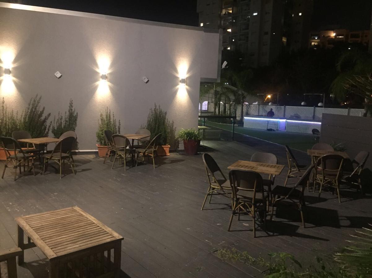 Avia Hotel & Resort Yehud-Monosson Exterior photo