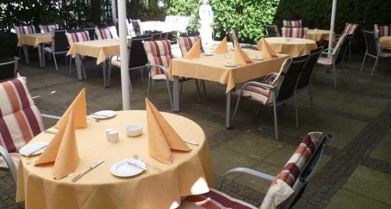Avia Hotel & Resort Yehud-Monosson Exterior photo