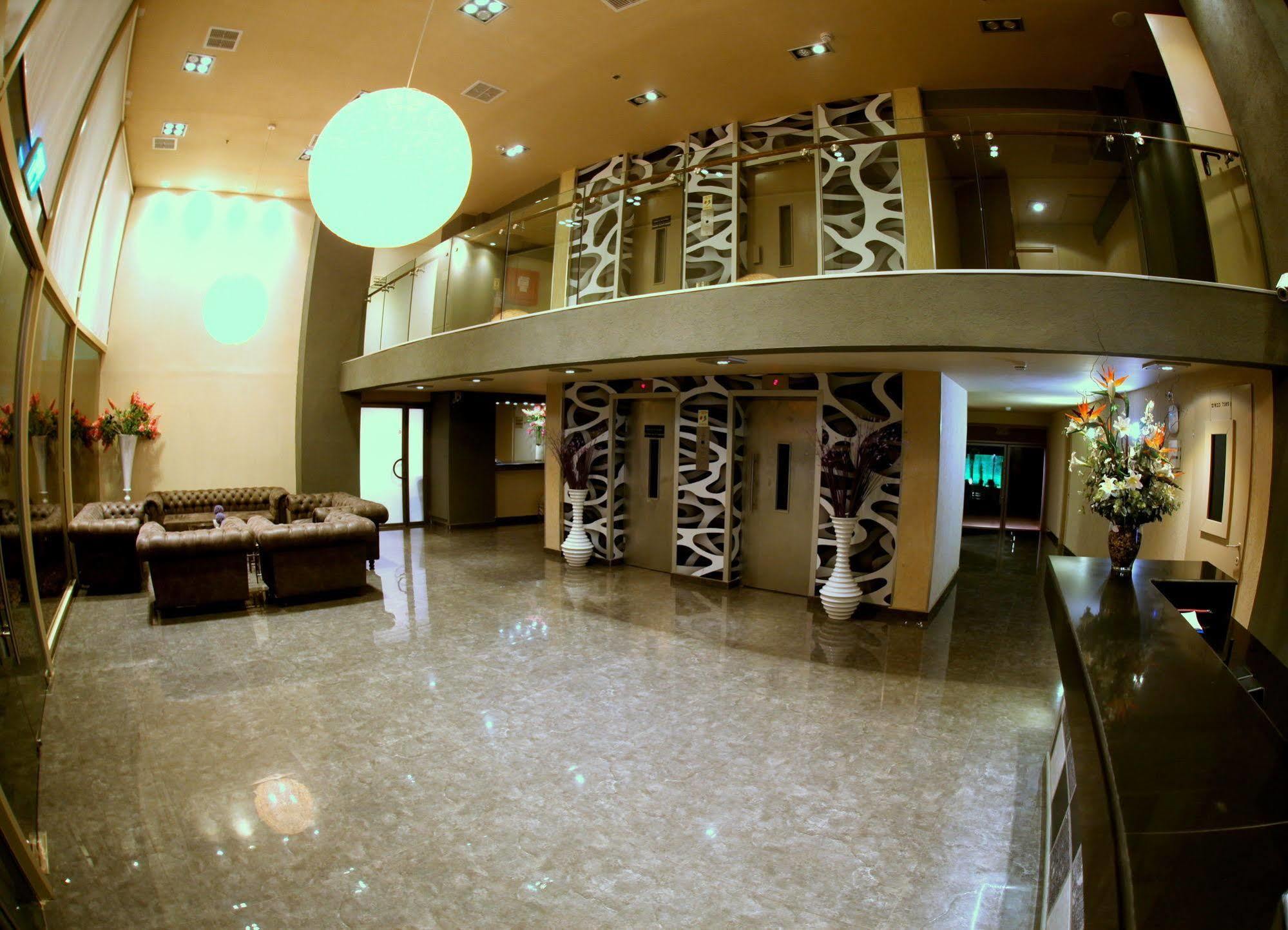 Avia Hotel & Resort Yehud-Monosson Exterior photo